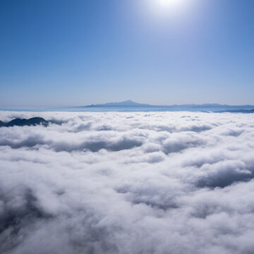 1472	雲海と大山